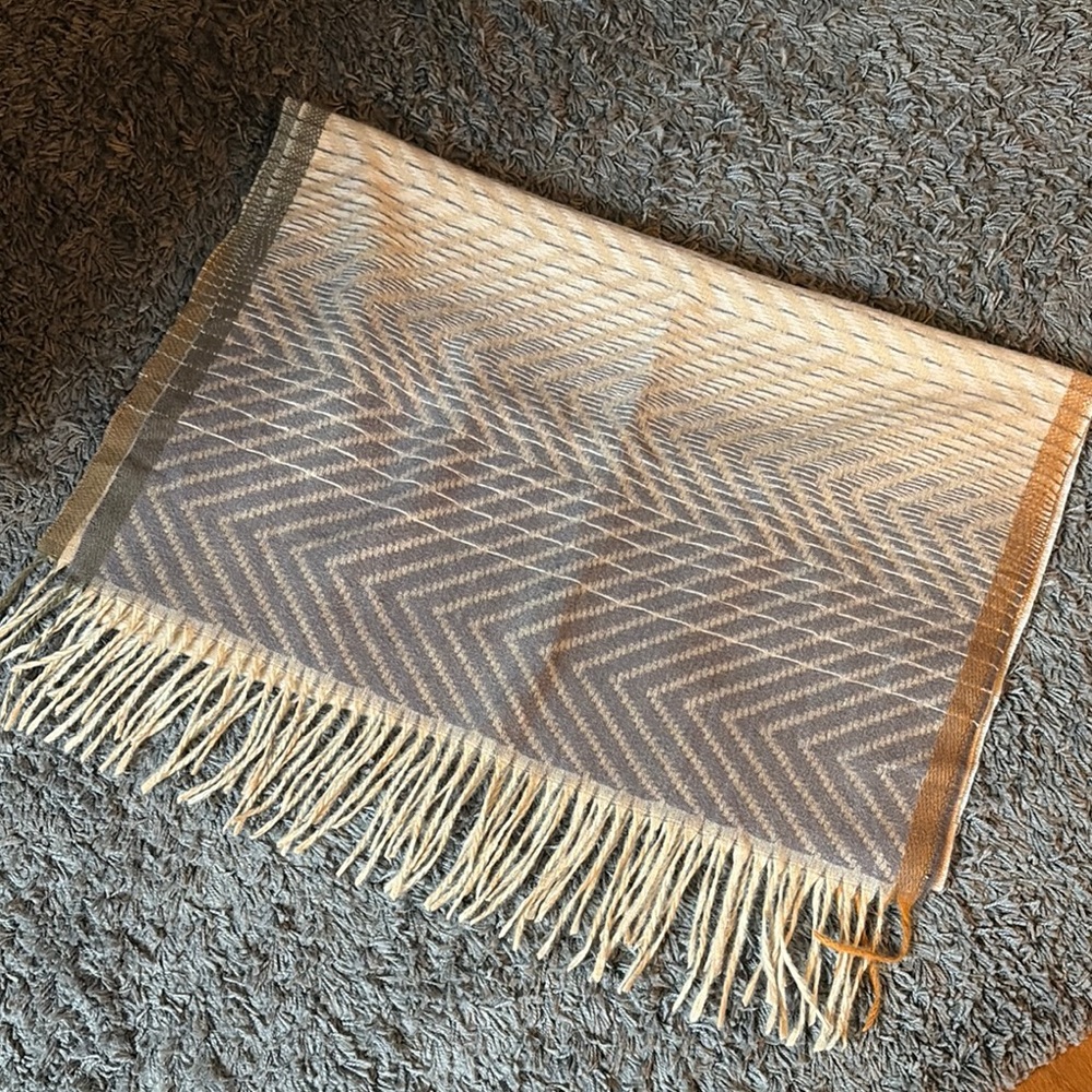 Chevron Patterned Fringe Pashmina